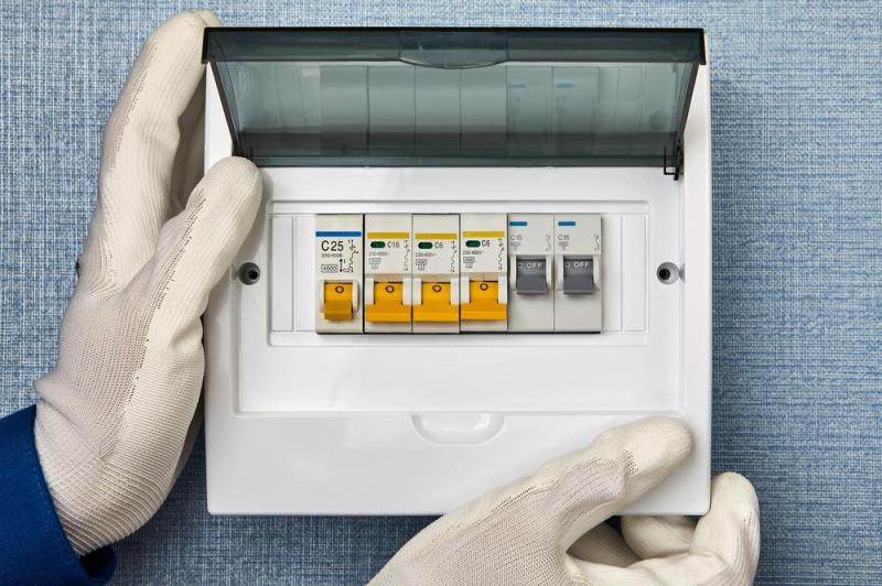 Faire face aux urgences avec un service de dépannage électrique à Tinqueux